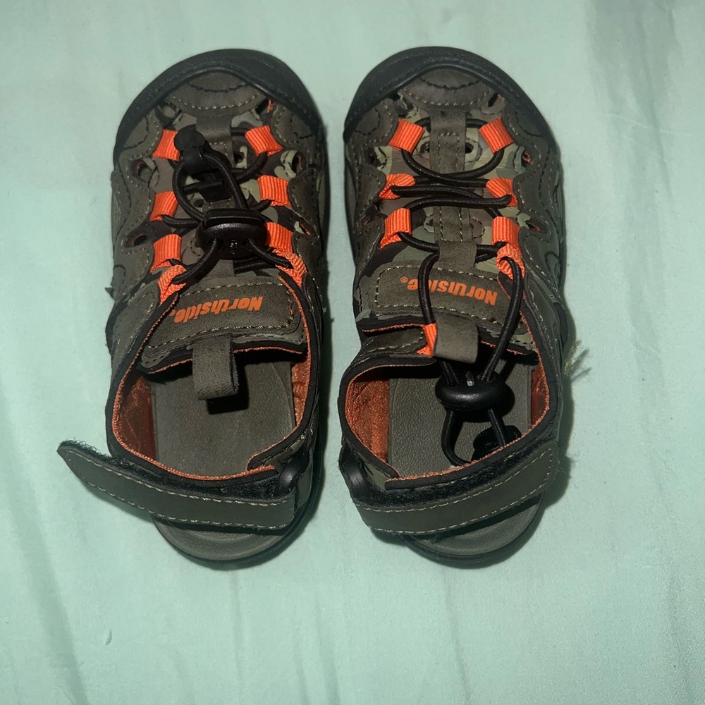 Northside Kids Sandals Size 8